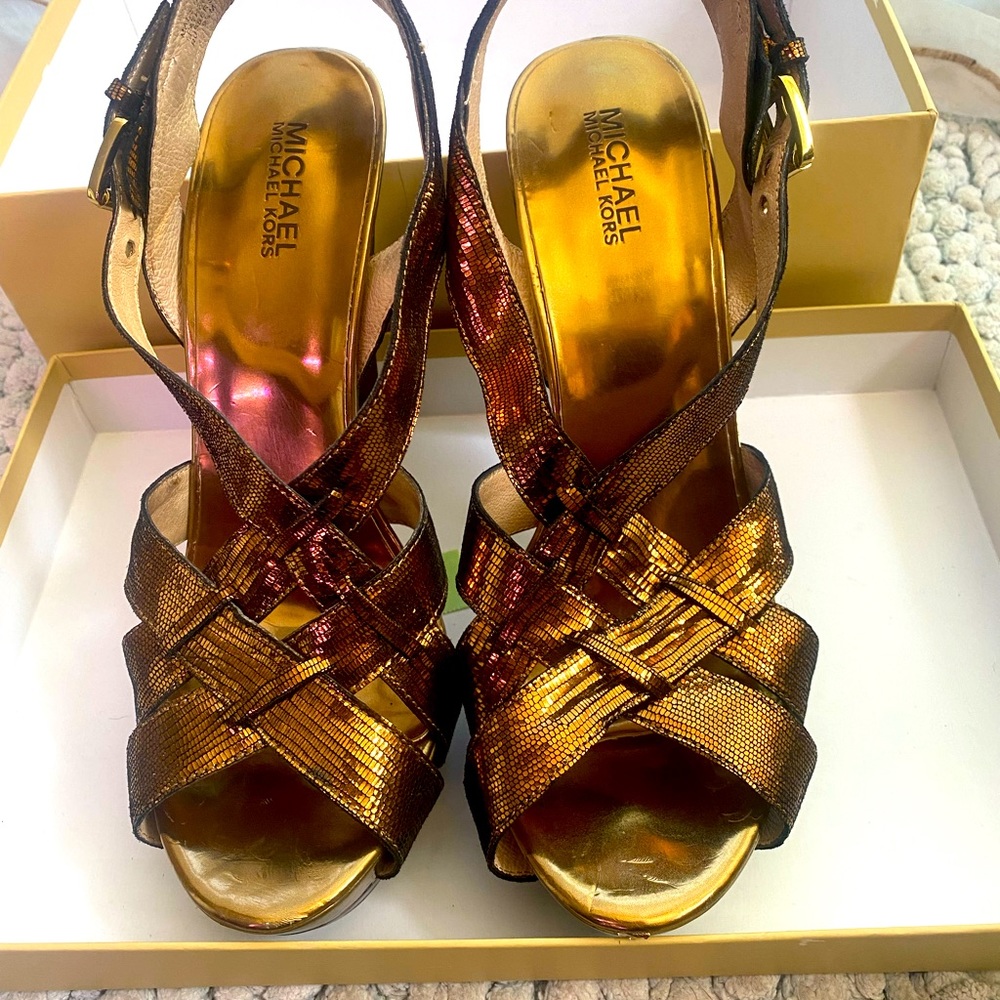 Michael Kors niki cross strap antique brass size 9.5M